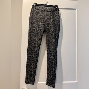 Hue Leopard Grey Leggings With Actual Back Pockets Size S